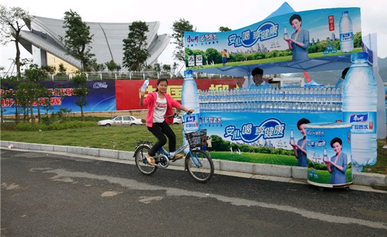 龙形骑迹绘新卷 红色