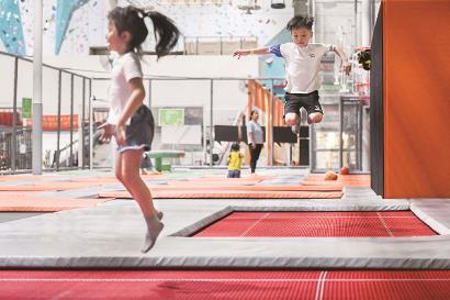 苏超绿茵场上的两轮新势力：易行时代冠名泰州足球队的破界野心(图1)