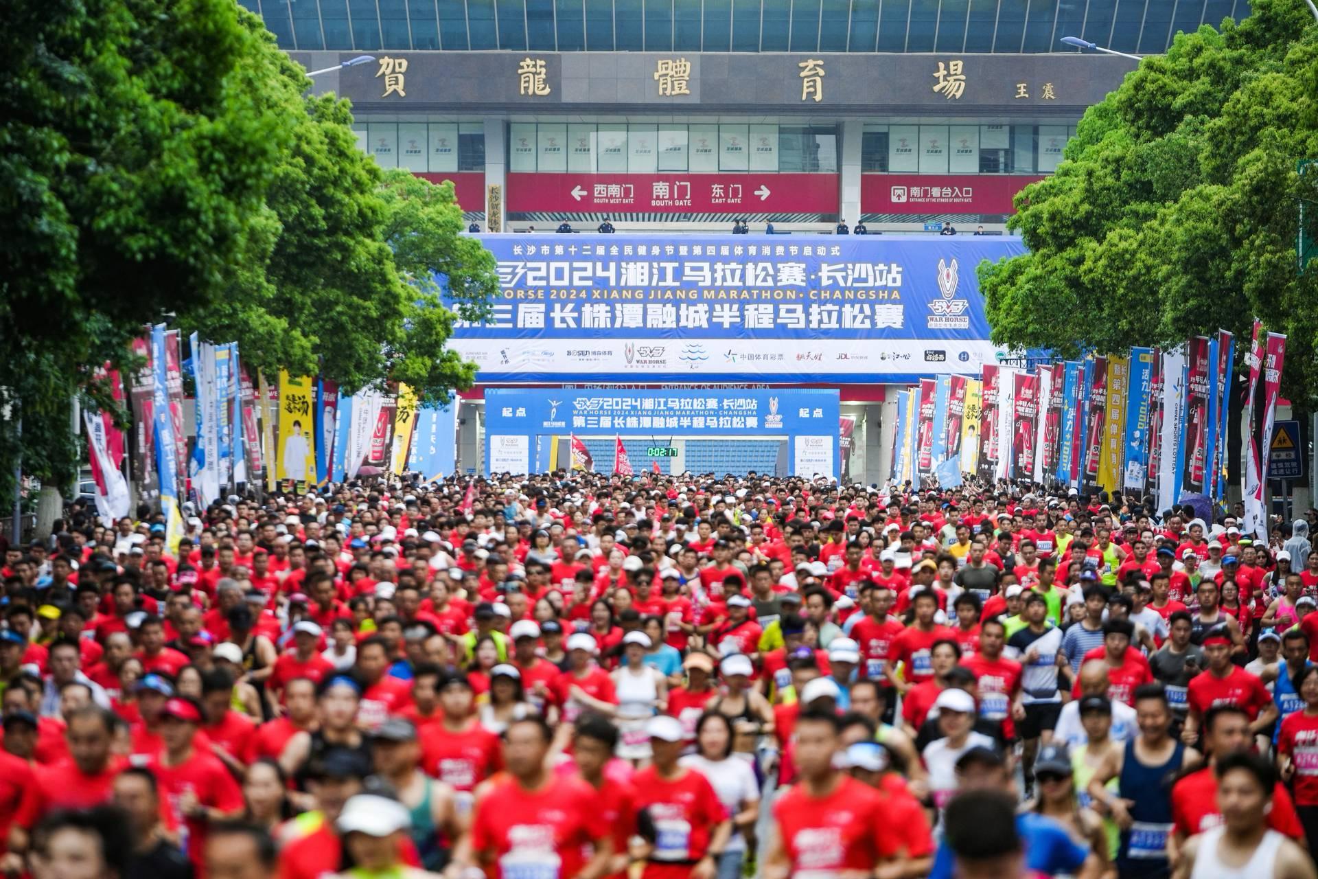 2026年体育用品行业消费升级 体育用品线上线下融合新零售模式分析(图1)