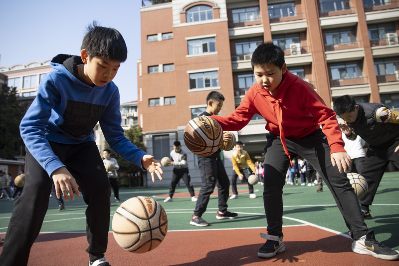 “每天1节体育课”应成更多学校标配(图1)